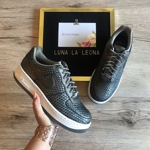 NEW Nike Women Air Force 1 Upstep Premium Sneakers, 917590-003, size 9.5 Women